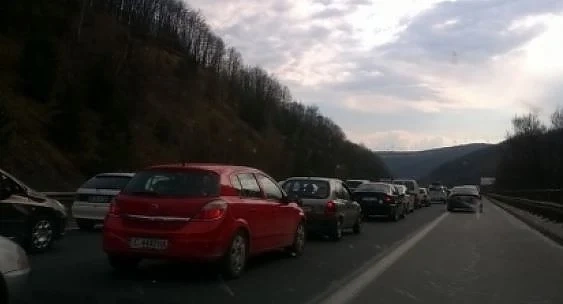 Верижна катастрофа след тунел \
