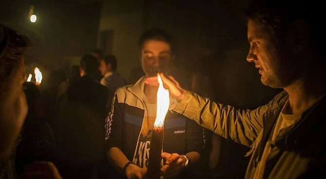Благодатният огън слезе в Гроба Господен 