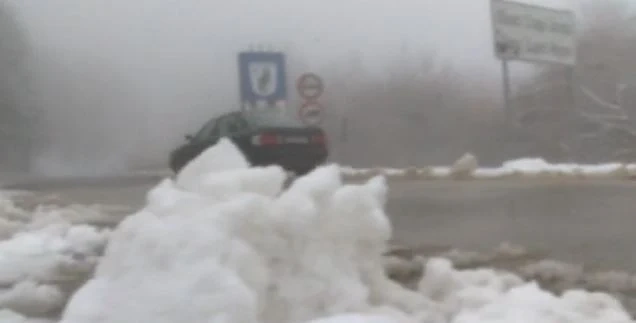 Сняг на прохода Шипка (СНИМКИ)