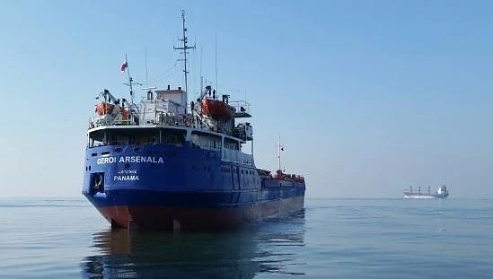 Товарен кораб с 12 души потъна в Черно море