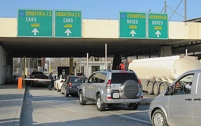 20 автомобила на гърци спрени на Промахон  