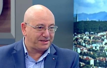 Ревизоро: Марешки си „скъса” панталоните и обувките да тича до ГЕРБ 