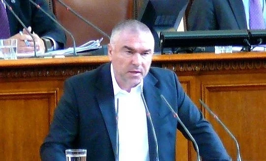 Прекратиха делото за рекет и побой срещу Марешки, заради депутатският му имунитет