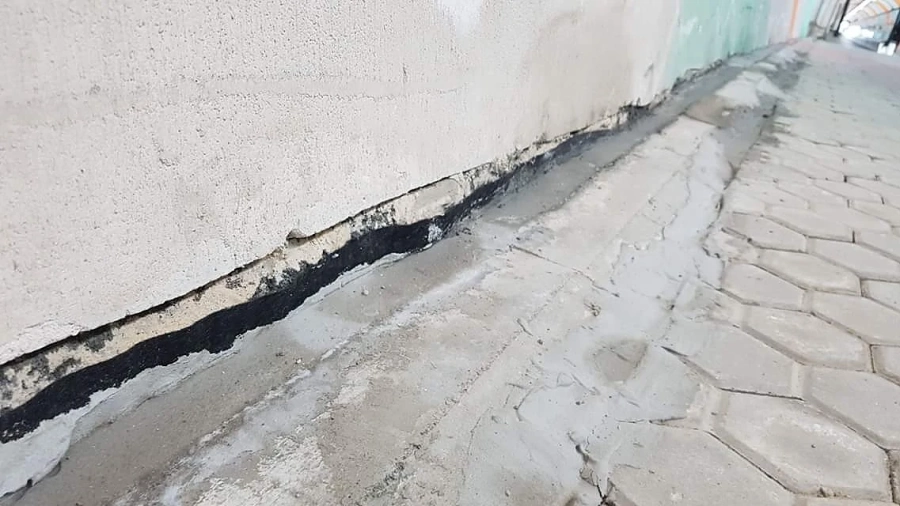 Новият тунел на метрото в Дружба се разпада (СНИМКИ)