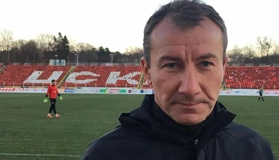Стамен Белчев гори при провал в дербито с Левски