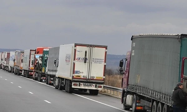Утре спират камионите по най-натоварените пътища 