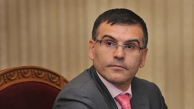 Мразеният Дянков пак се появи
