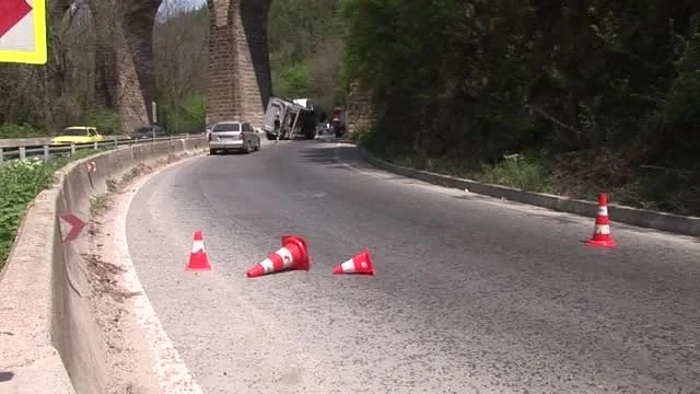 Шофьор на камион  загина при челен удар 