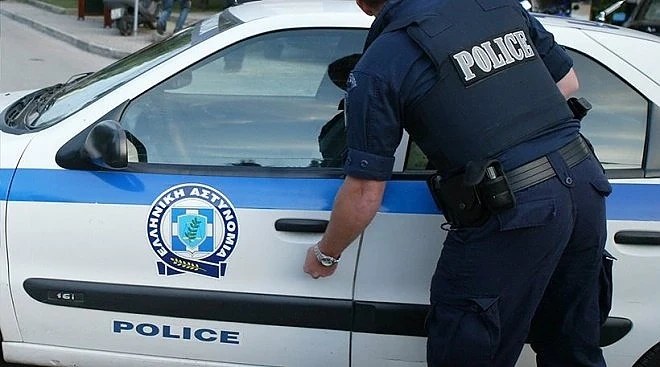 Български тир се обърна на магистрала в Гърция