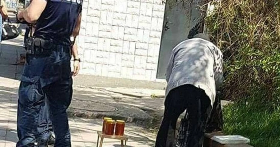 Каква е истината за снимката с дядото и меда