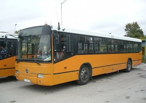 Шофьор на автобус припадна на волана 