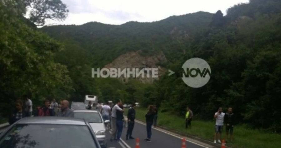  Синът на загиналото семейство дойде да види мъртвите си родители 