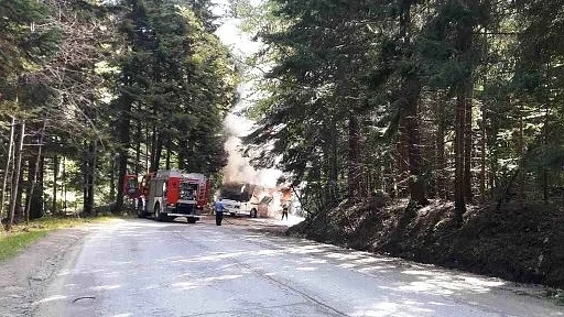 Автобус с деца от Пловдив се запалил в близост до Боровец. Няма пострадали