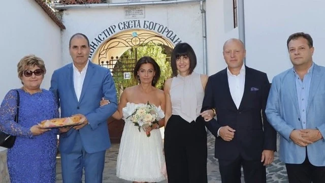 Кой е кум и кой е сват по партийните и държавни върхове (СНИМКИ)