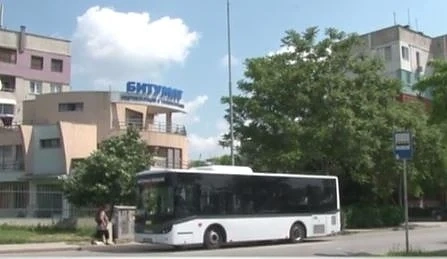 Неизвестен стреля по градски автобуси в Пловдив (СНИМКИ)