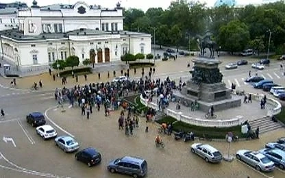 Провал на протеста. Само 100 човека се вързаха на зелените 