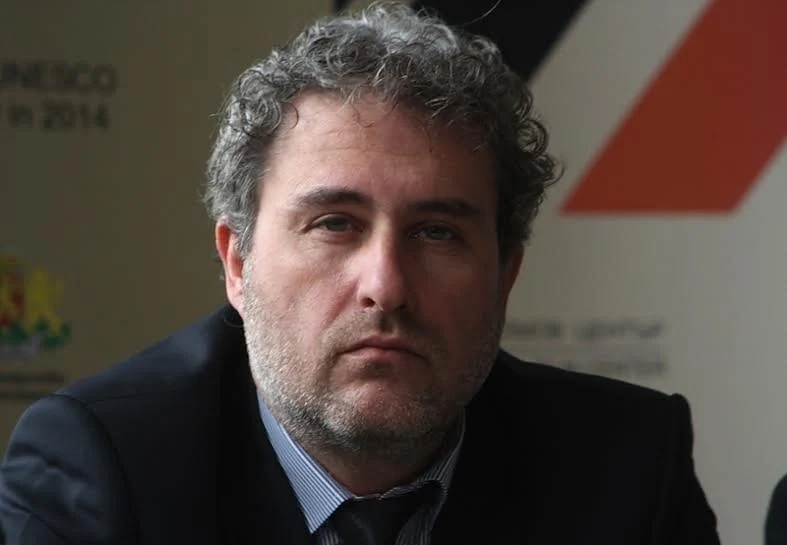 Министър Банов ще поиска възстановяване на Двойната къща 
