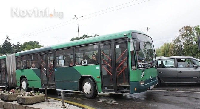 Тъпотия! Фандъкова връща 30-годишни автобуси по линиите