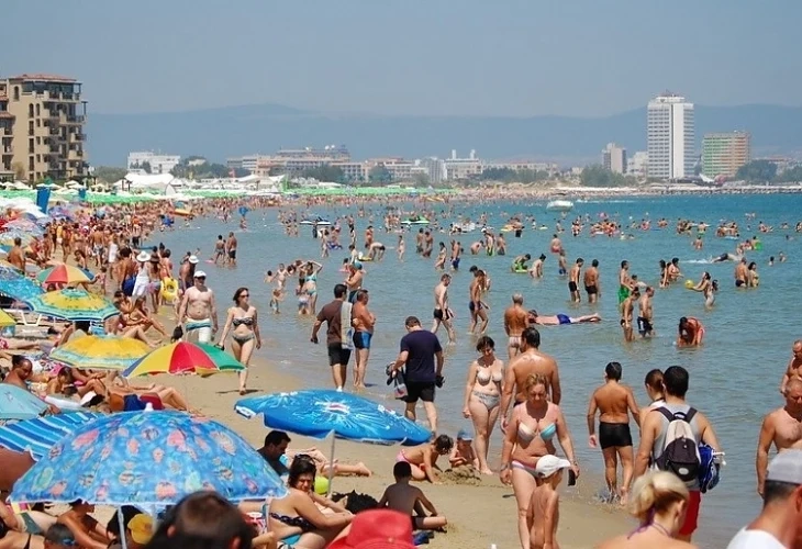 Хиляди полицаи ще пазят туристите по морето