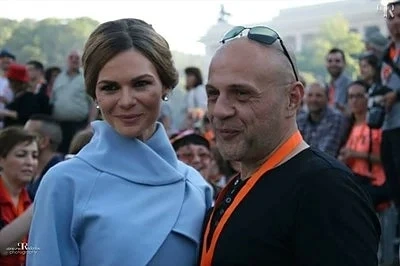 Жената на Томислав Дончев се преобрази като Мелания Тръмп (СНИМКИ)