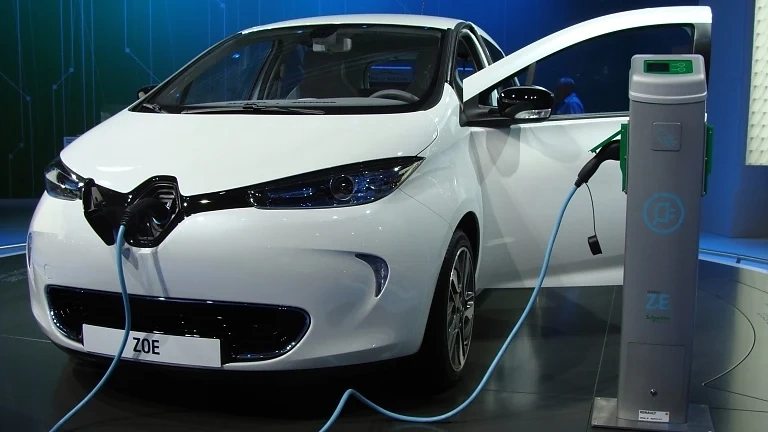 Разходите за електромобил и автомобил се изравняват до 2025 г.  