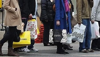 Българите вече не пазаруват през уикенда
