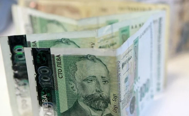 Канадец обиждал служителите си българи – глобиха го с 1000 лева 
