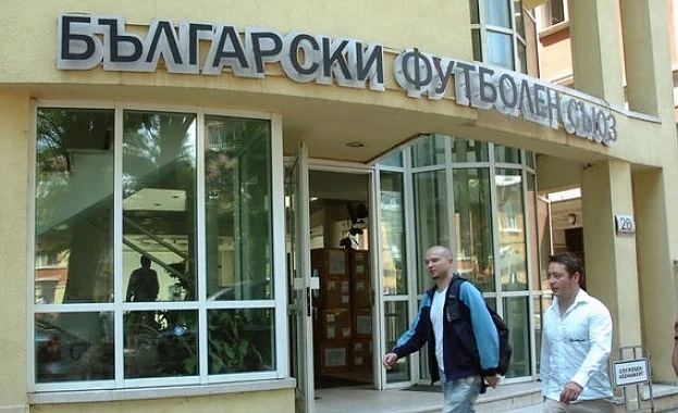 БФС спря правата на футболист заради черно тото