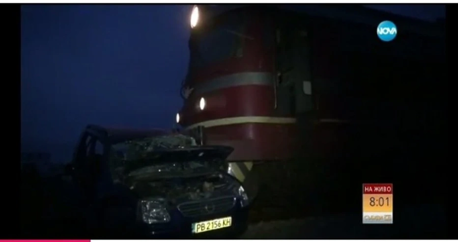 Влак помете лек автомобил край село Труд 