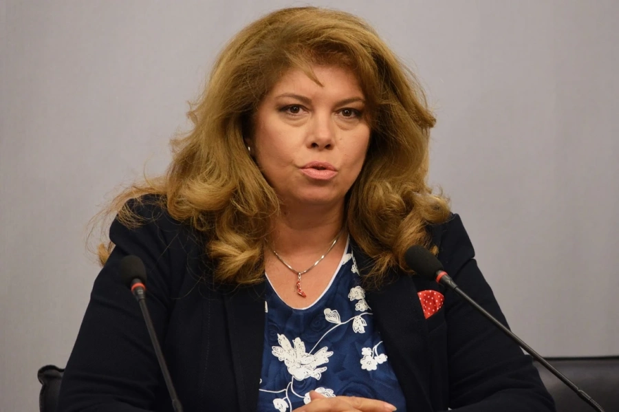 Йотова: Трябва да сме много внимателни на кой даваме българско гражданство 