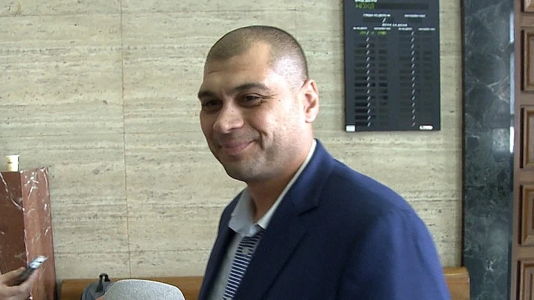 Димитър Аврамов сам си даде депутатския имунитет