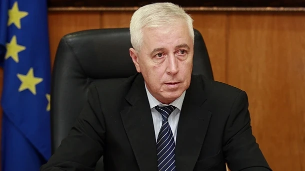 Здравният министър: Трябва да се поучим от частните болници