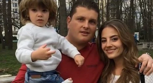 Баща издирва детето си под дърво и камък  