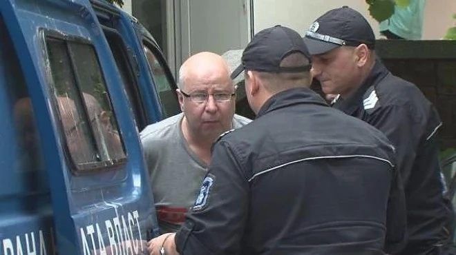 Шведът Ралф остава в ареста 