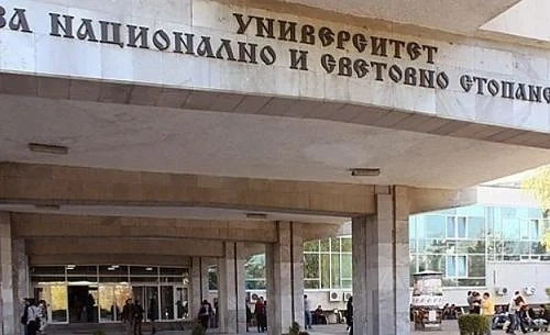 Студент обвини преподавателка в УНСС, че е писала тройки за празен лист
