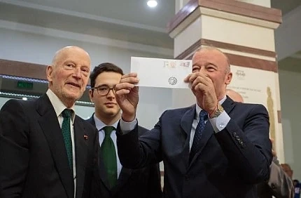 Издадоха пощенска марка с лика на Симеон Сакскобургготски (СНИМКИ)