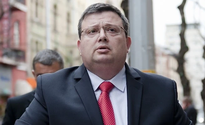  Цацаров поиска имунитета на двама депутати