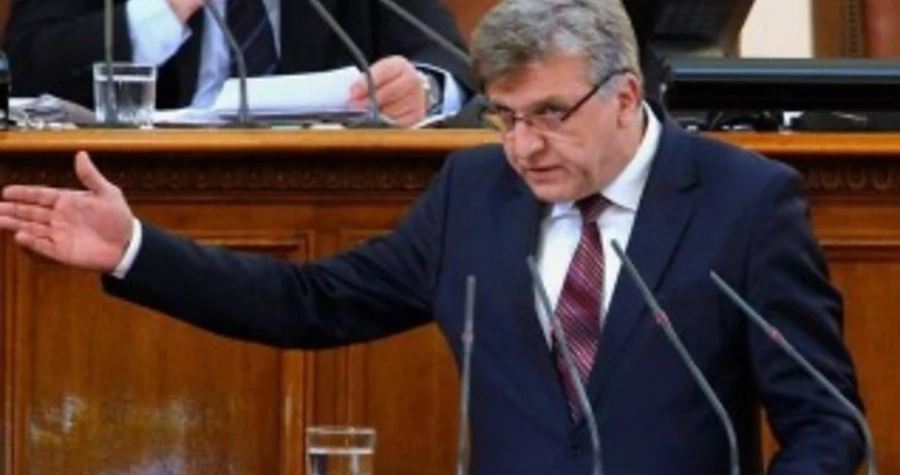  Манол Генов: Отказвам се от имунитета си