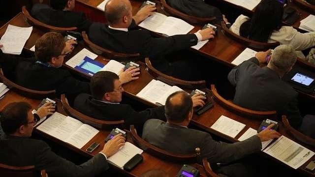 Депутатите единодушно вдигнаха минималната пенсия
