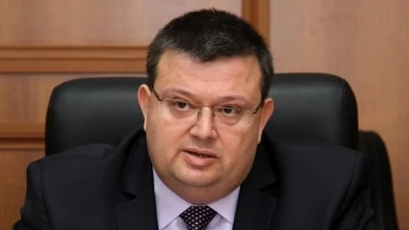 Цацаров иска имунитета на Марешки 