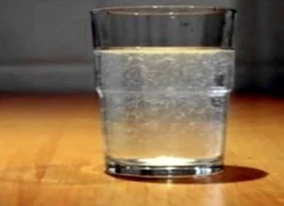 Вижте как да изгоните лошата енергия от дома с чаша вода