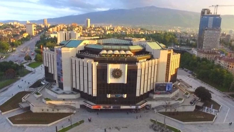 НДК преминава в ръцете на министъра на културата