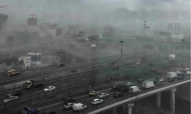 Силен ураган в Москва бави полети