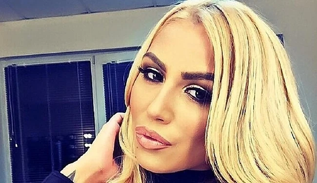 Новата на Гущеров показа сочно дупе 