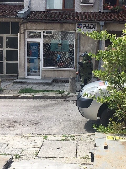 Екип на ДОТИ взривиха съмнителен пакет в центъра на София 