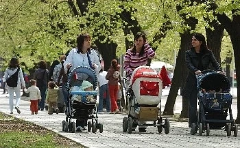Държавата ще стимулира раждането на трето дете