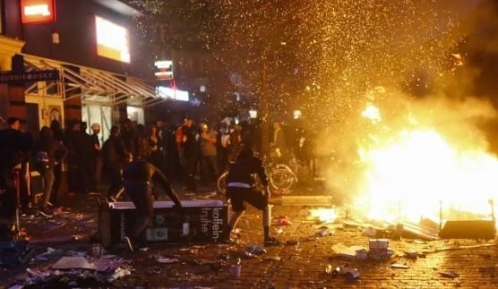 Над 200 ранени полицаи и 100 задържани на протестите в Хамбург срещу Г-20