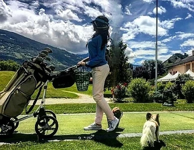 Райна се запали по голфа в Швейцария