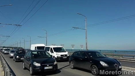 НАП и полицията направиха задръстване във Варна