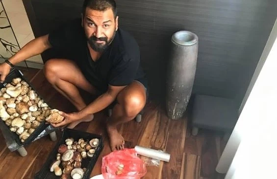 Азис: Едни са на плаж, но някой трябва да се погрижи за зимнината в семейството 